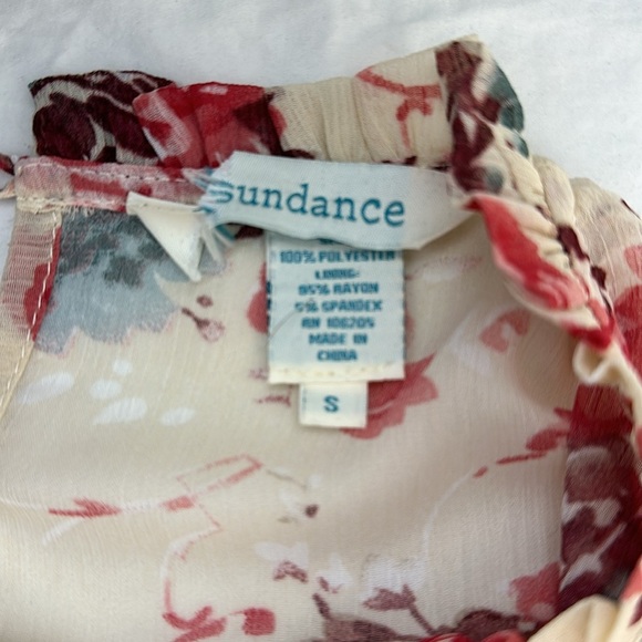Sundance Feminine Floral Top - Picture 7 of 7